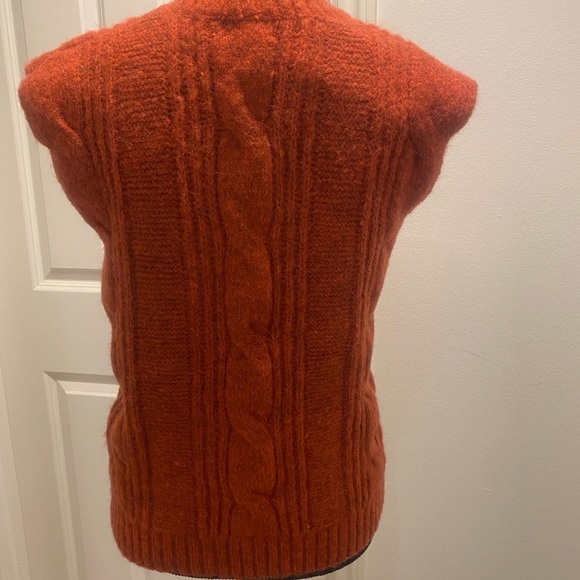 Women’s Burnt Orange Cable Knit Vest Acrylic New Size small/medium - Picture 3 of 10